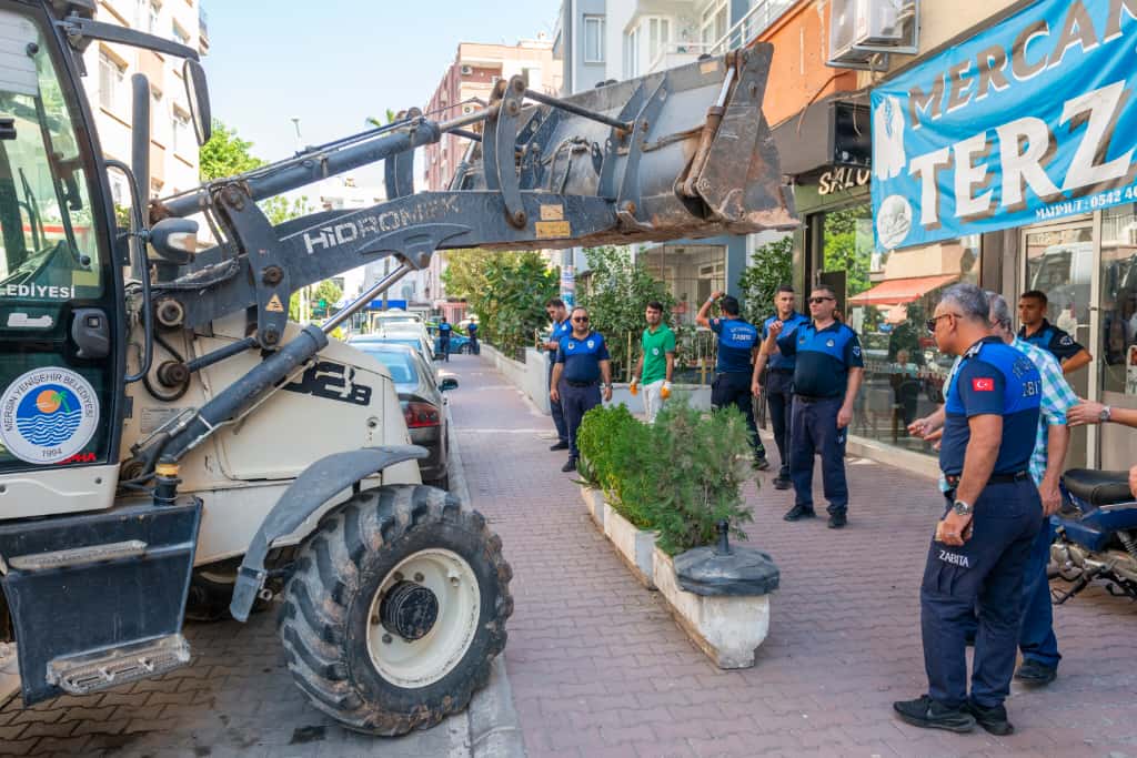 Yenişehir Belediyesi Kaldırım Ve Yol Işgali Denetimlerini Sürdürüyor (2)
