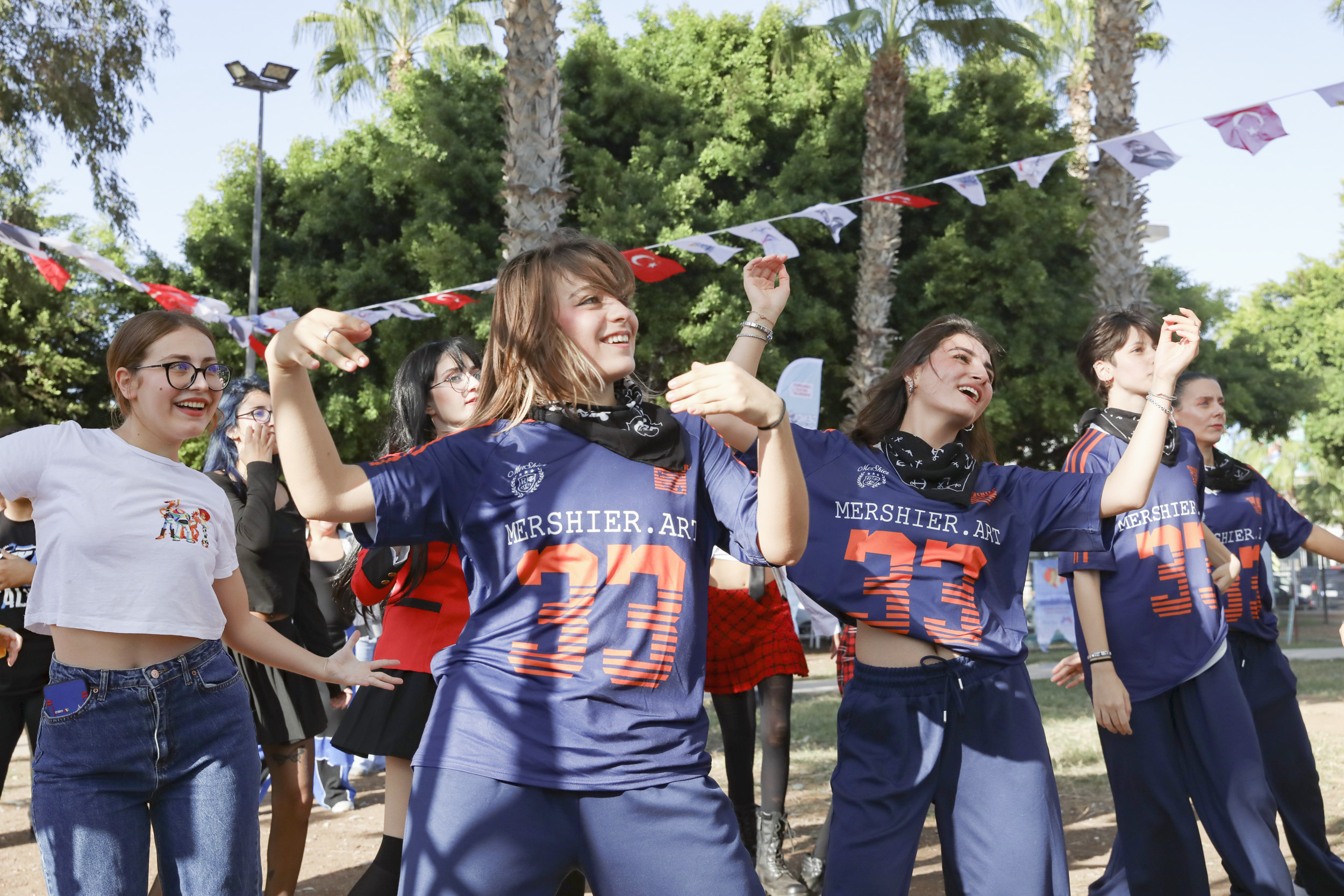 4. ‘Mersi̇n Gençli̇k Festi̇vali̇’ Doludi̇zgi̇n Başladi (2)
