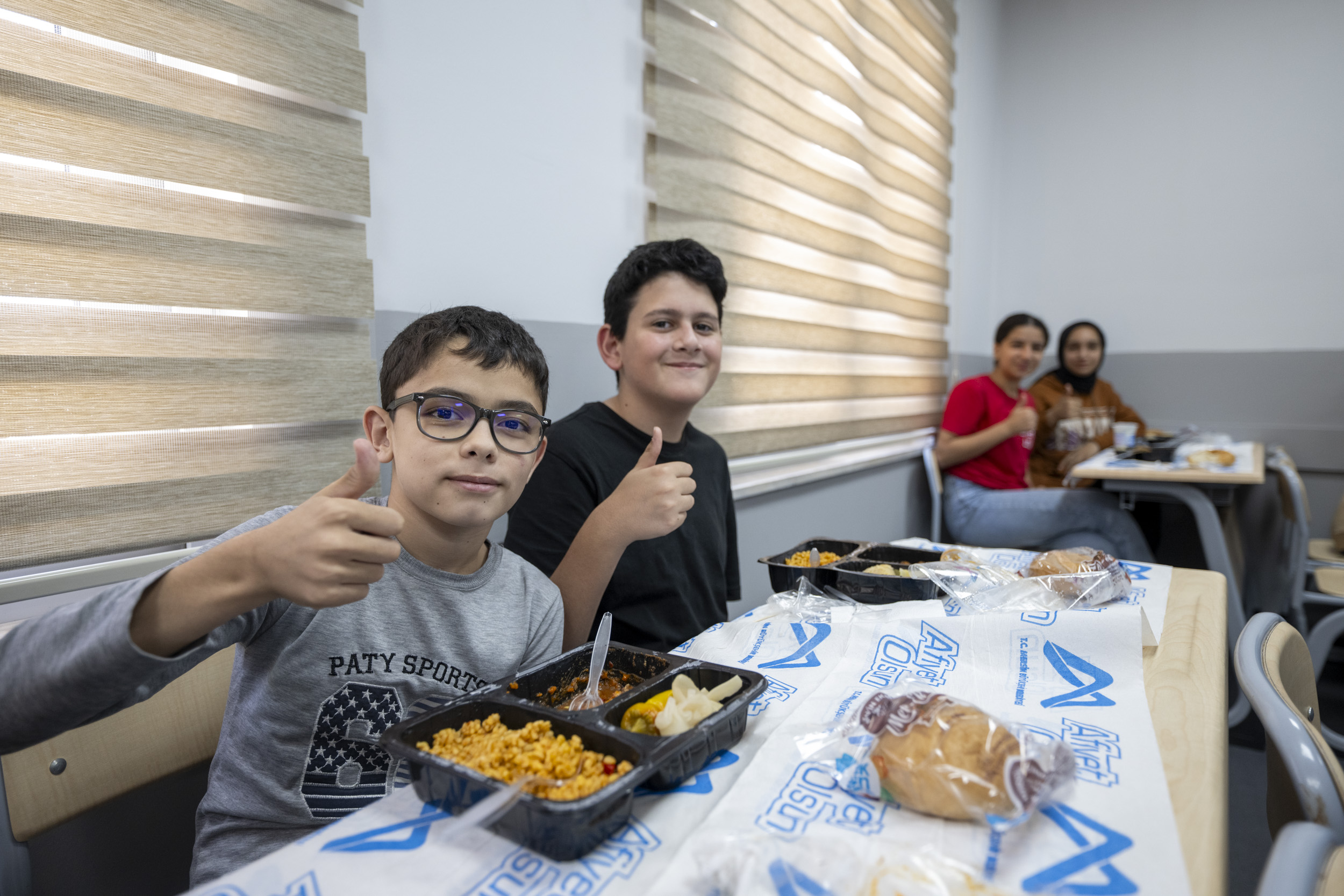 Lgs’ye Hazirlanan Öğrenci̇leri̇n Öğle Yemeği̇ Yi̇ne Büyükşehi̇r’den… (6)