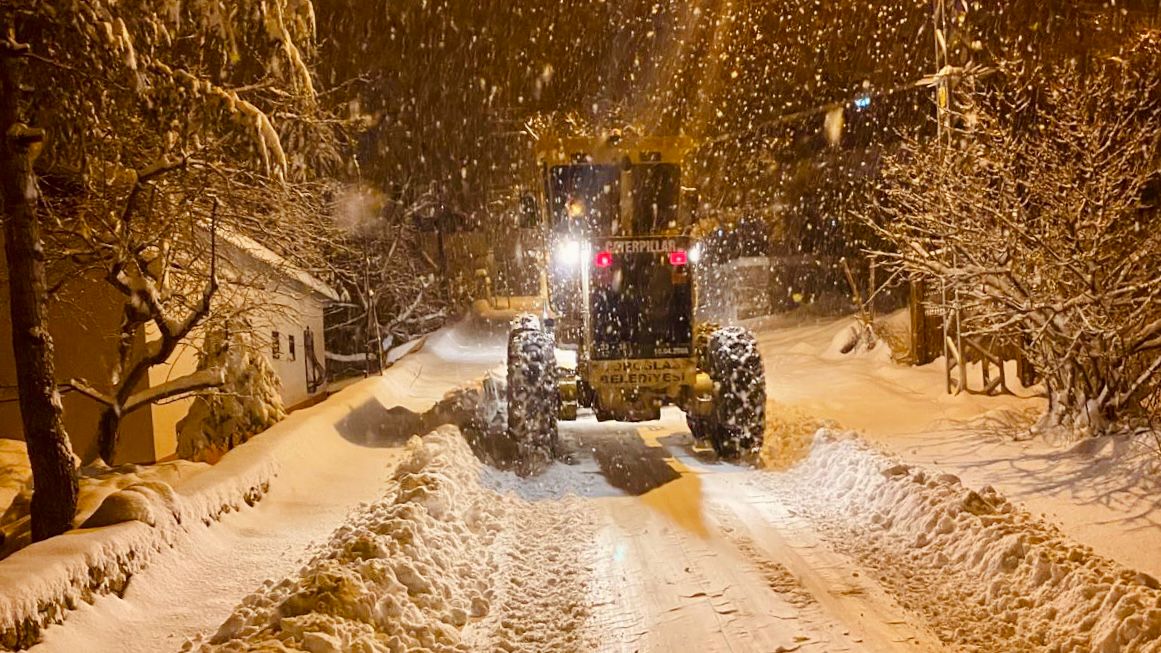 Karla Kapanan Yollar Ulaşıma Açılıyor (3)