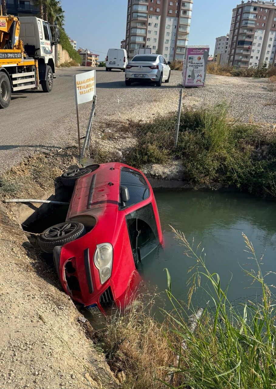 Büyük Kanala Düşen Araba Arşiv