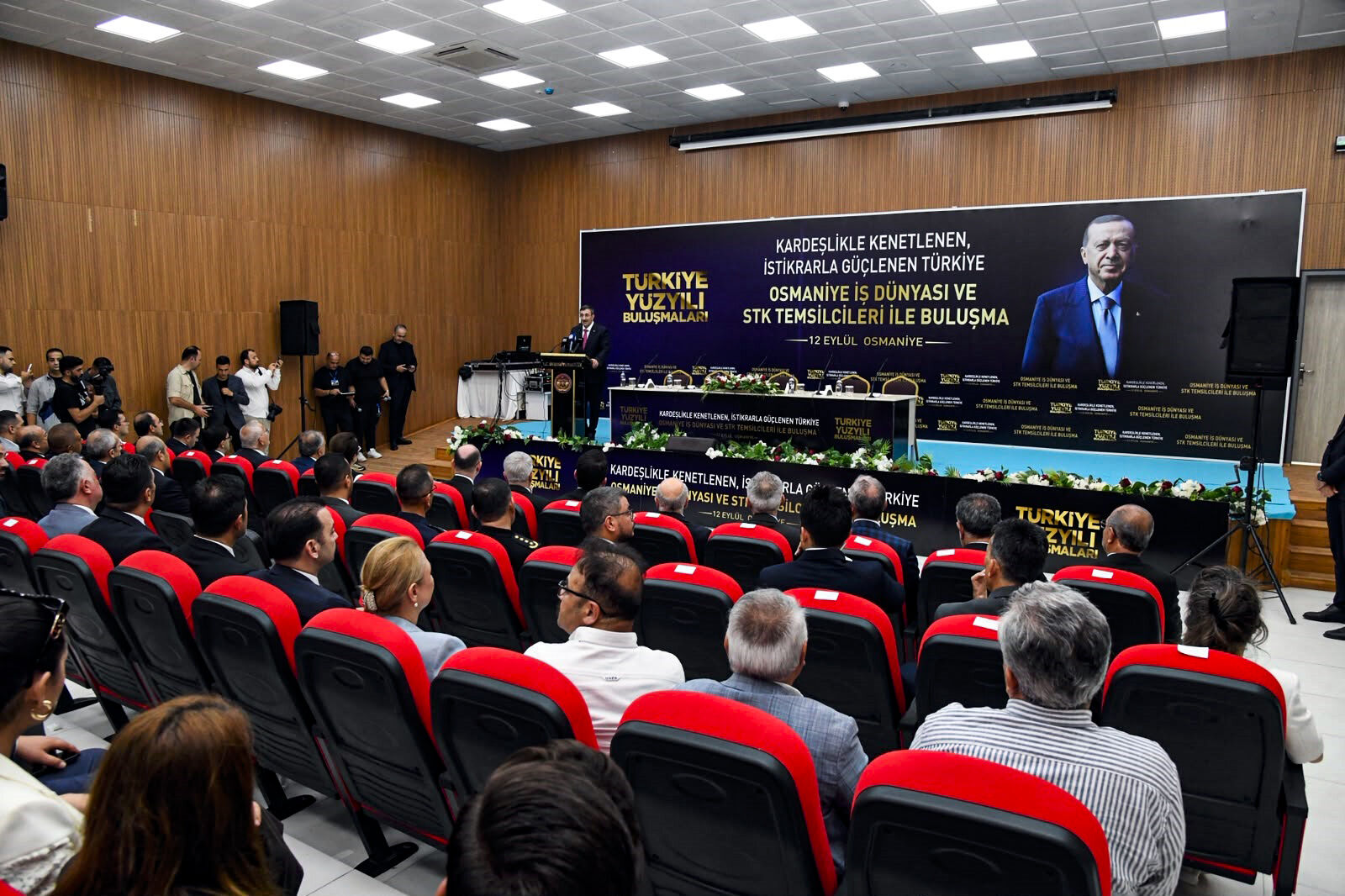 Cumhurbaşkanı Yardımcısı Yılmaz: Türkiye siyasi istikrarını güçlü bir şekilde sürdürüyor (2)