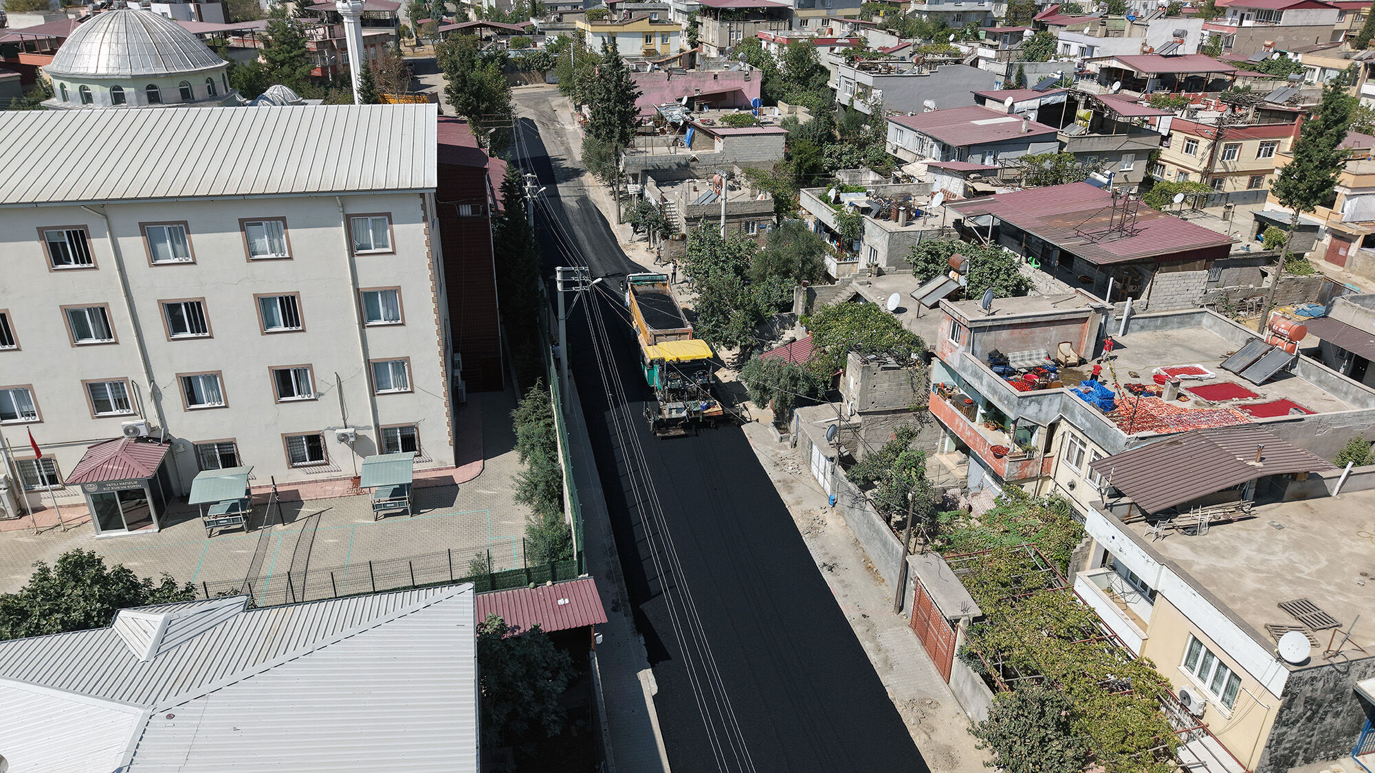 Kahramanmaraş Büyükşehir Belediyesi, 19 farklı noktada asfalt mesaisi yapıyor