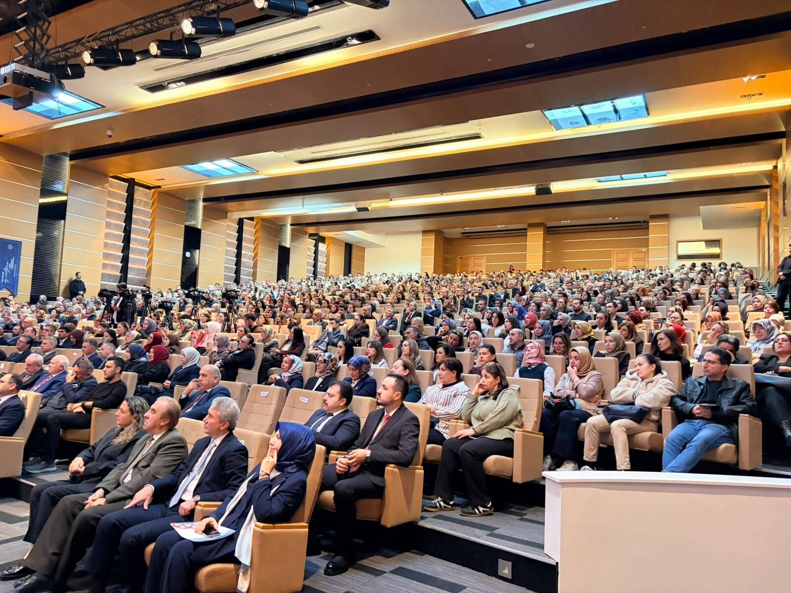 Bakan Tekin: Öğrencilerimizin söz varlığını zenginleştirmeyi hedefliyoruz