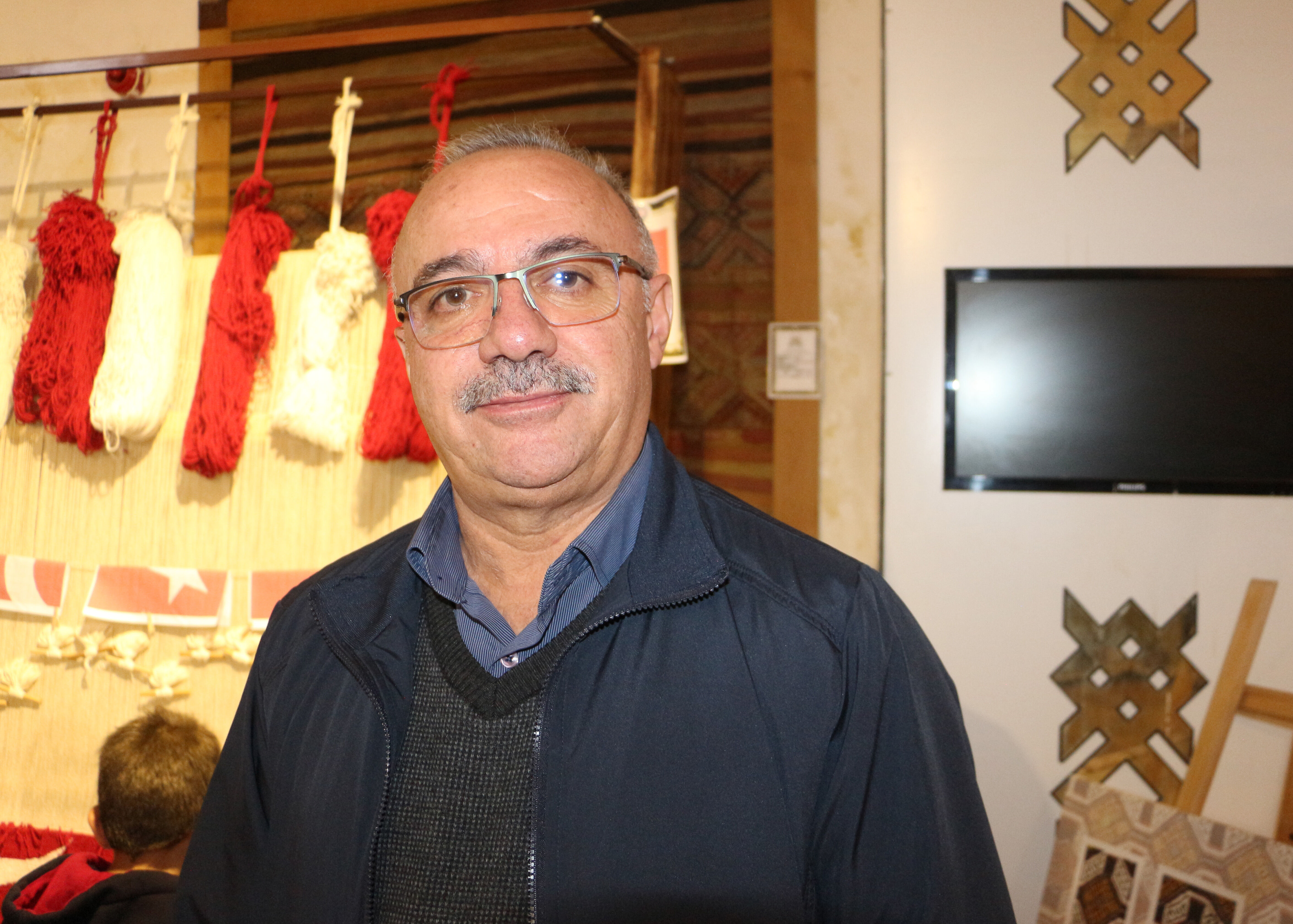 Binlerce el, tek bir bayrak; Isparta'da ilmek ilmek dokunan ay yıldız