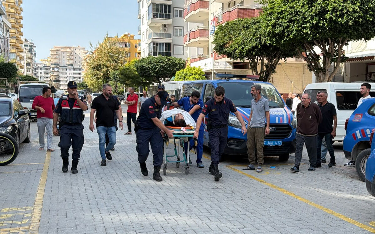 Kız kardeşini balkondan atıp, tabancayla yaşamına son verdi