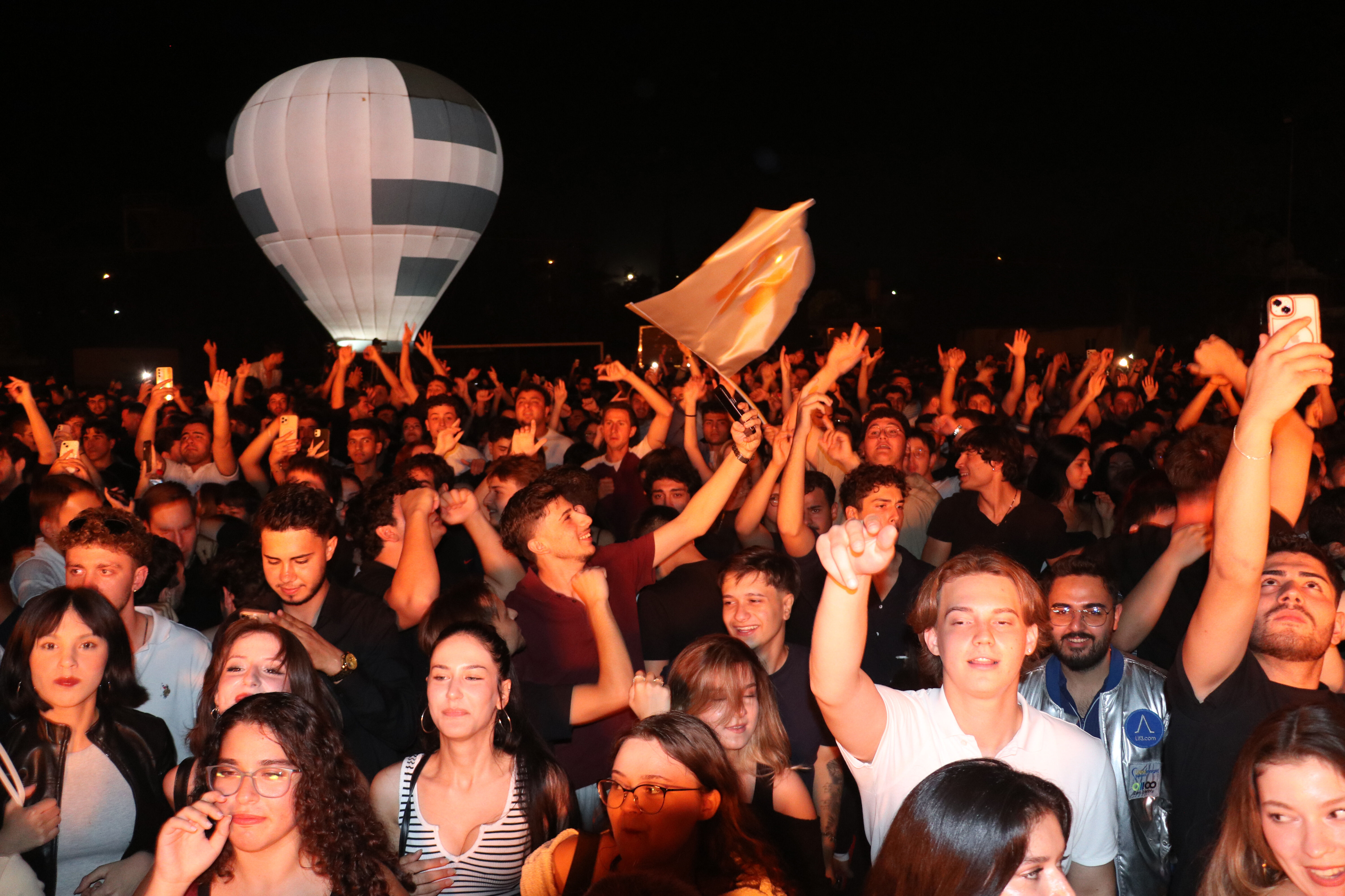 Antalya’da Sıfır 7 Fest’e Burak Yeter damga vurdu! Dron gösterisiyle final yaptılar